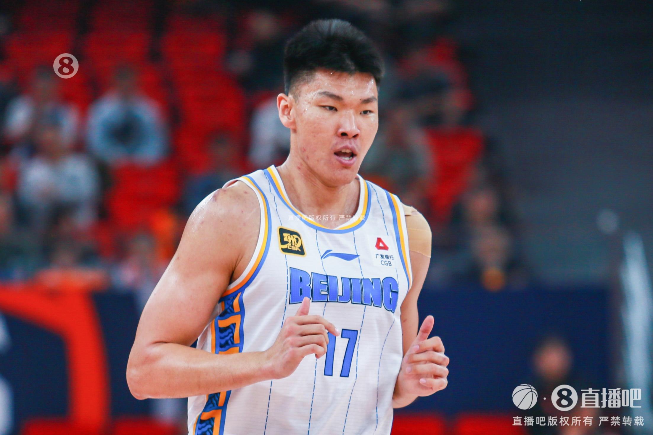 進(jìn)攻端把握機(jī)會(huì)不錯(cuò)！范子銘10投7中貢獻(xiàn)16分3助攻
